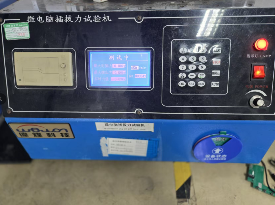 图 2.5-1 接口插拔力及寿命试验实验图片
