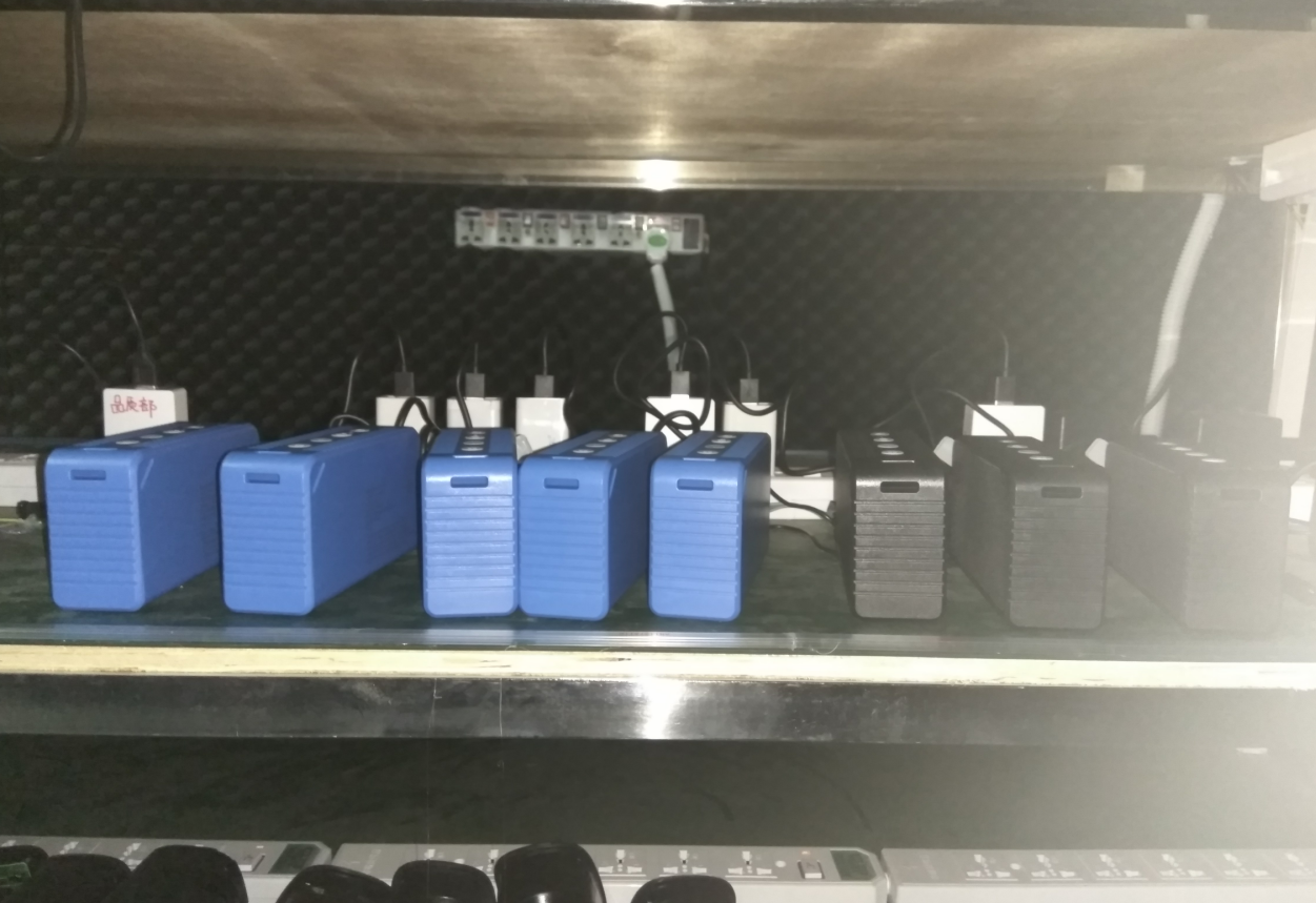 图 4.1-1 （丝印+镭雕）耐醇试验实验图片